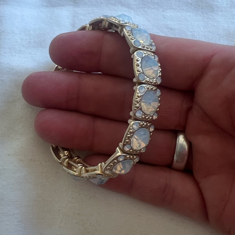 Elegant Gold and White Women's Bracelet